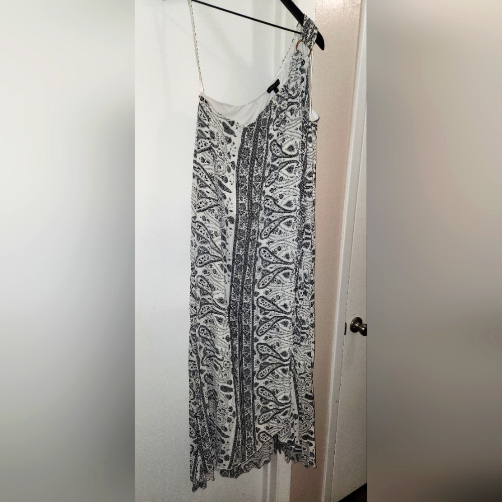 NWT ladies Plus Shoulder Dress